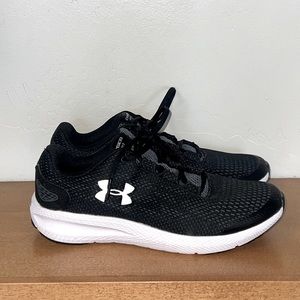 Under Armour Charged Pursuit 2 Black/White Running Sneaker Youth SZ 7 or Mens 7